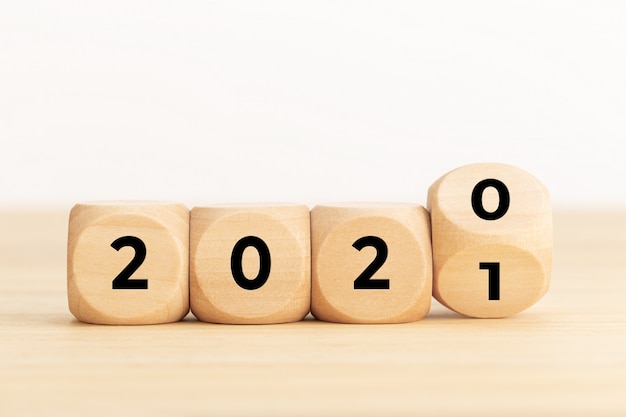 Blocs en bois avec 2020 et 2021