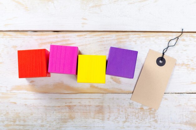 Photo blocs de bois sur une table en bois