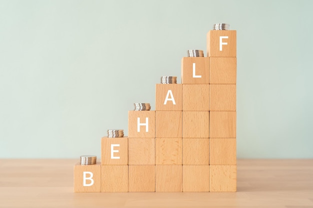 Blocs en bois avec le texte BEHALF du concept et des pièces.