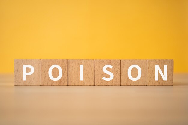 Blocs en bois avec texte POISON du concept.