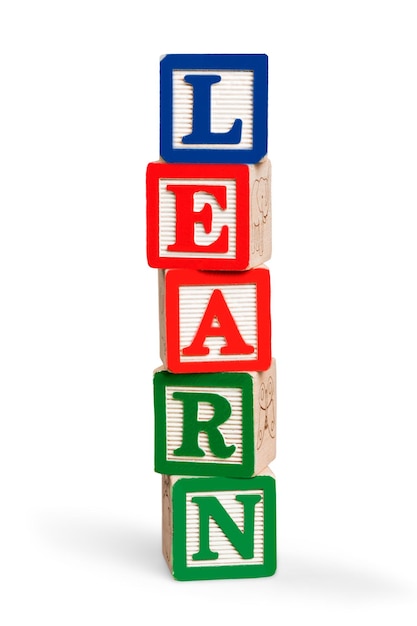Les blocs de construction de l'alphabet qui épelent le mot apprennent