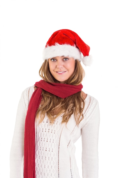 Blonde festive, souriant à la caméra