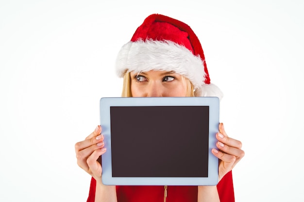 Blonde festive tenant un tablet pc