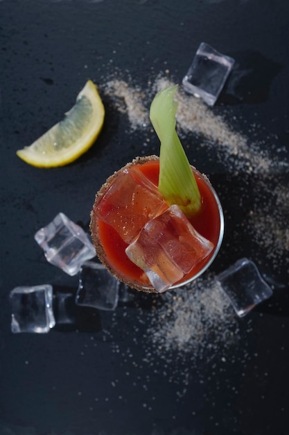 Bloody Mary cocktail avec vodka et jus de tomate