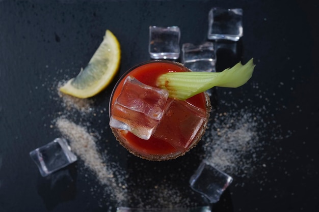 Bloody Mary cocktail avec vodka et jus de tomate