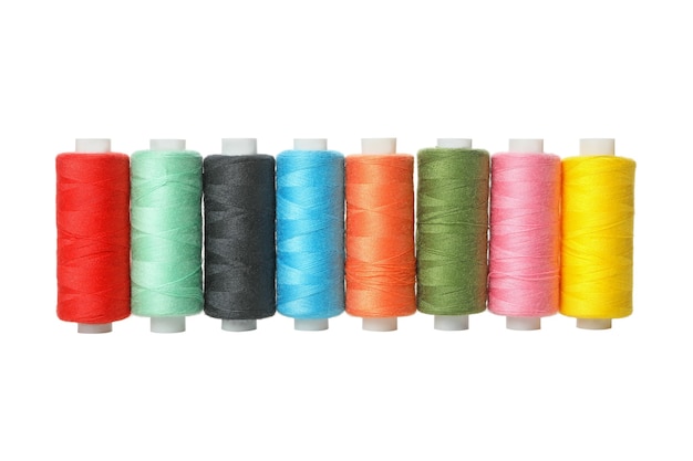 Bobines de fil de couleur isolées