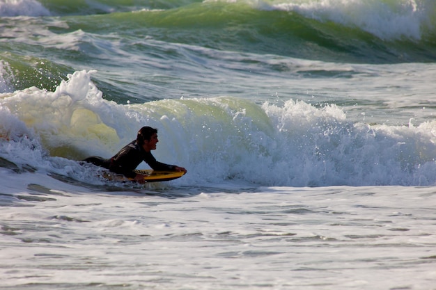 Bodyboader à la mer