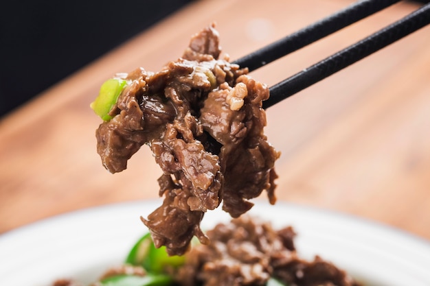 Boeuf frit au poivre vert