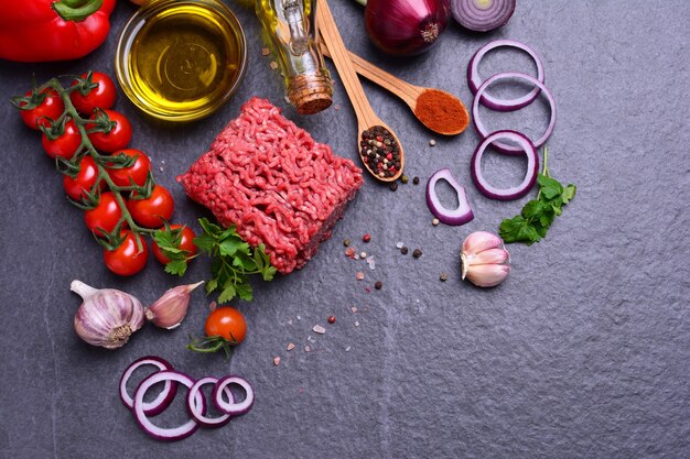 Boeuf haché aux épices et légumes