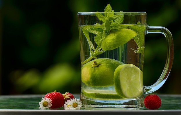 Boire de l'eau de chaux image