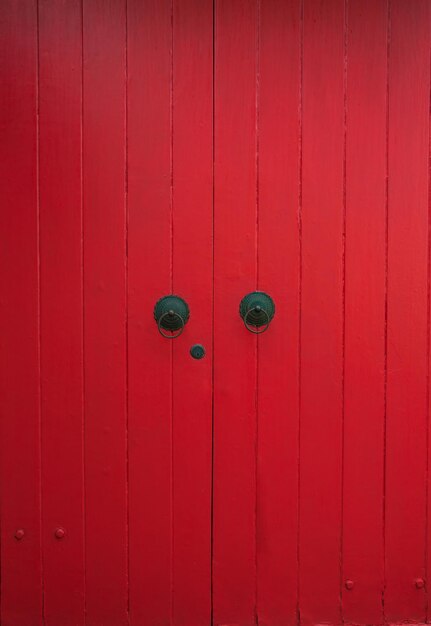 bois de porte rouge