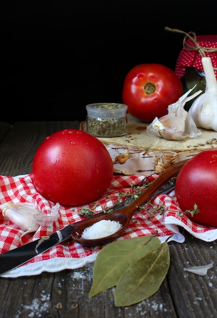 Bois de tomates à l&#39;ail