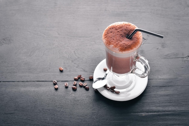 Boisson au cacao cocktail au chocolat Sur un fond en bois Vue de dessus Espace libre pour votre texte