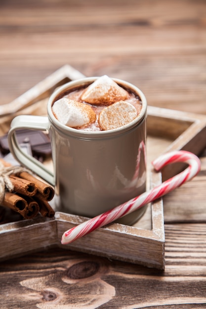 Boisson au cacao avec guimauves