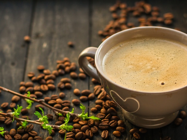 Boisson au café et grains de café