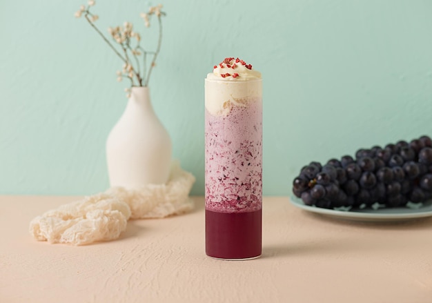 Boisson au thé au lait d'été, au thé aux fruits