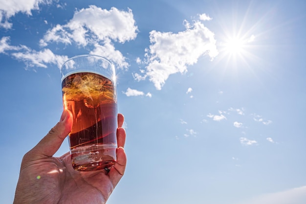 Boisson brune et soleil