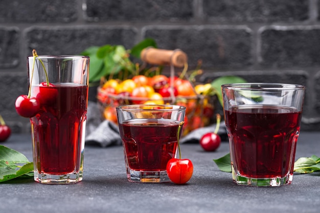 Boisson d'été au jus de cerise frais