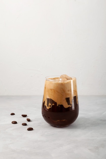 Boisson d'été rafraîchissante cocktail Irish Iced Coffee