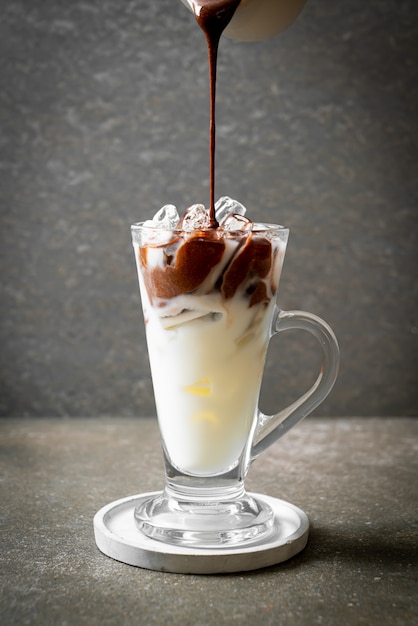 Boisson glacée au lait frappé au chocolat