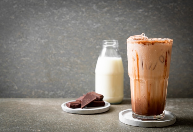 Boisson glacée au lait frappé au chocolat