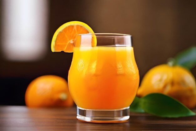 Boisson de jus d'orange frais dans la table naturelle