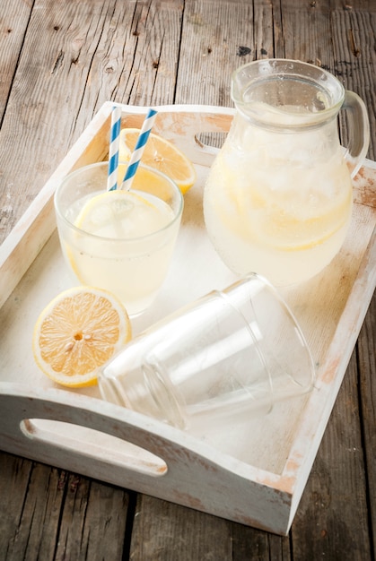 Boisson à la limonade faite maison et sucrée classique, boisson glacée estivale