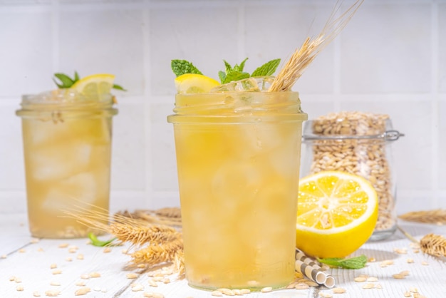 Boisson limonade à l'orge et à l'orzo