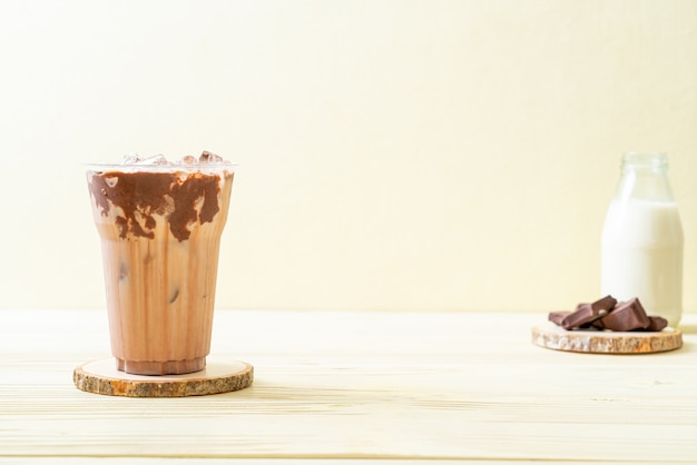 Boisson milkshake au chocolat glacé