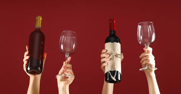 Boissons alcoolisées et verres entre les mains des femmes