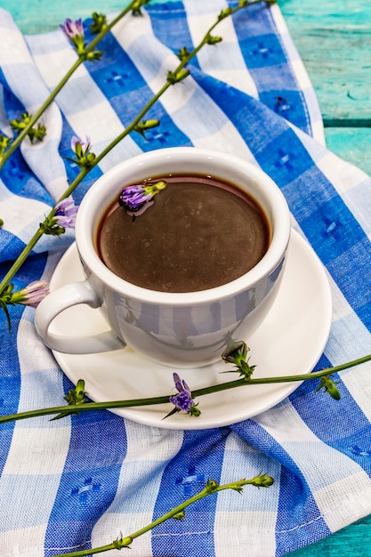 Boissons et fleurs de chicorée utiles