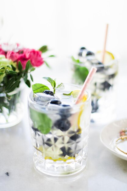 Boissons pour la fête à la maison, cocktails et concept de style célébration