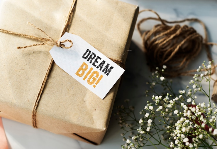 Photo boîte cadeau avec grande étiquette dream