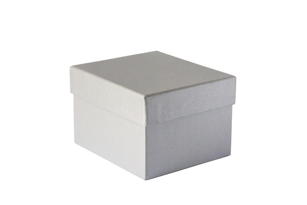 Boîte à cadeaux de bijoux isolée sur fond blanc
