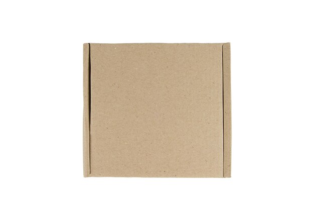 Boîte en carton sur fond blanc