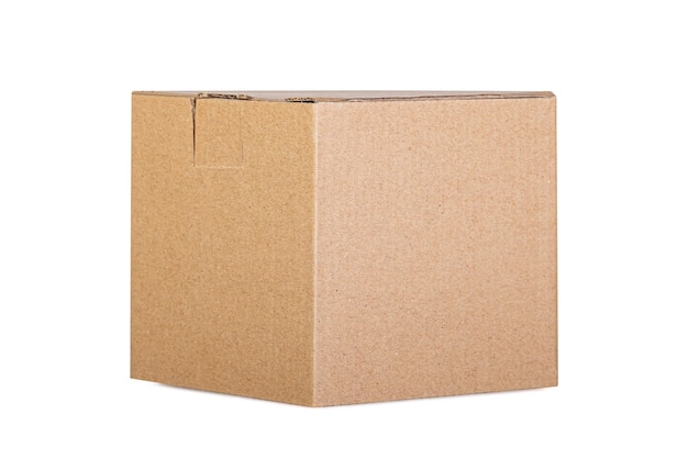 Boîte en carton marron isolé sur blanc avec écrêtage