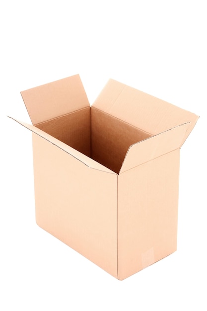 Boîte en carton ondulé ouvert isolé sur fond blanc