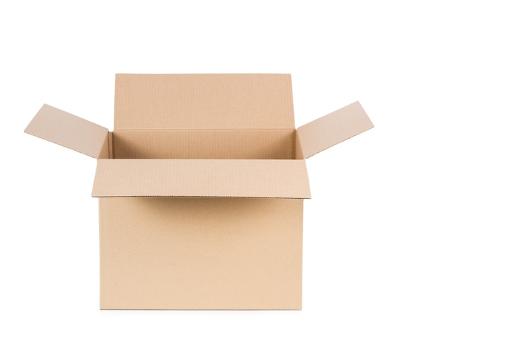 Photo une boîte en carton ouverte sur fond blanc