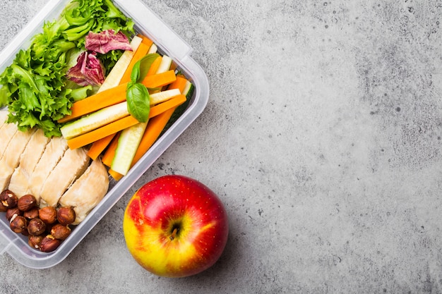 Boîte à lunch avec des aliments sains