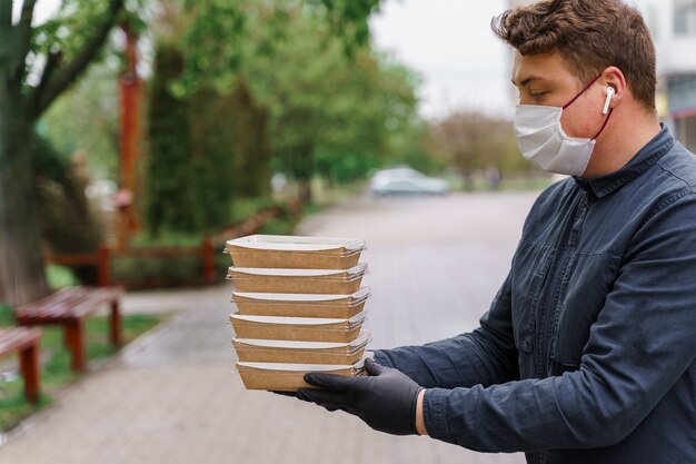 Boite thermo écologique. Plats bio. Vaisselle jetable biodégradable.