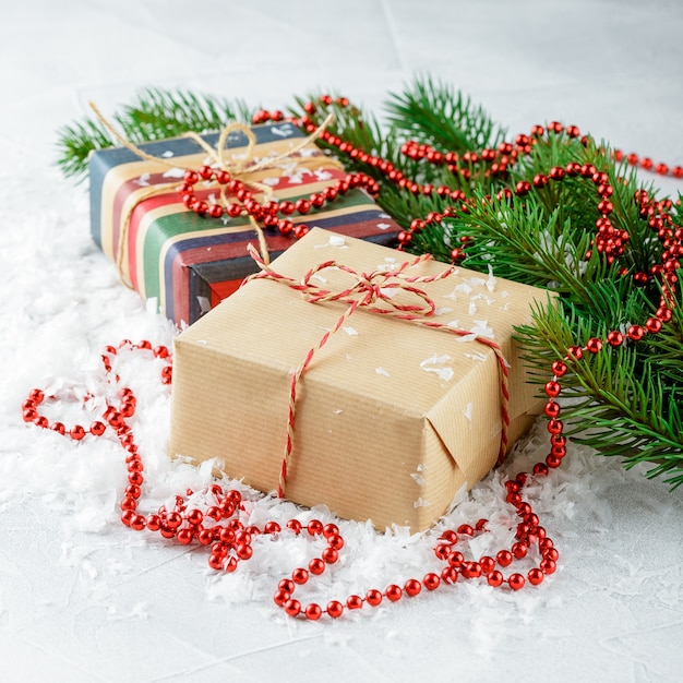 Boîtes avec des cadeaux de Noël.