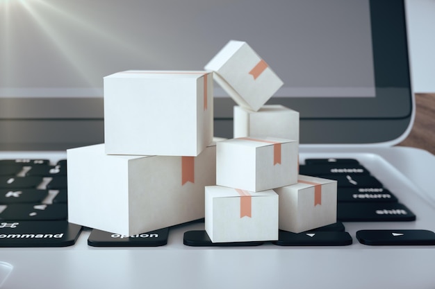 Boîtes en carton blanc sur un ordinateur portable