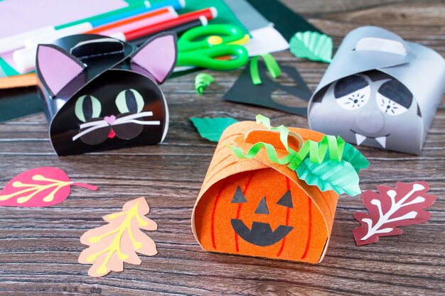 Boîtes colorées pour Halloween de différentes formes