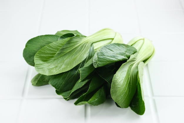 Photo bok choy bio et frais ou pak choi ou pakcoy brassica rapa subsp chinensis légumes