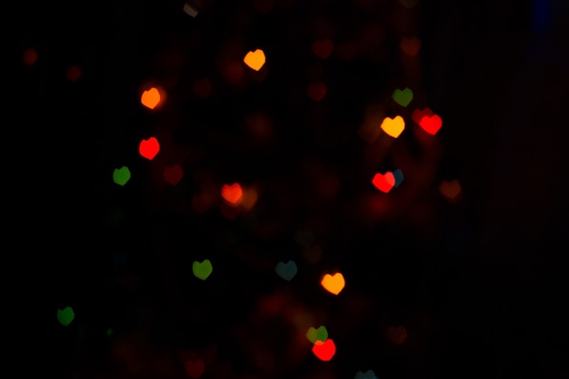 Bokeh en forme de coeur rouge orange