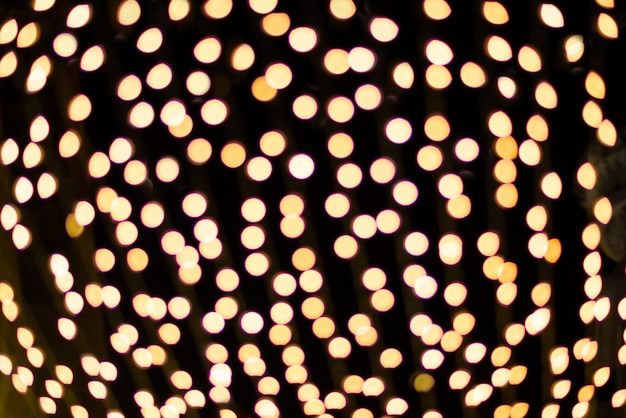 Bokeh de lumières dorées, fond de Noël.