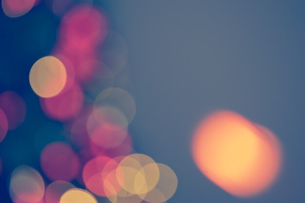 Bokeh de lumières de Noël avec fond de lueur dorée