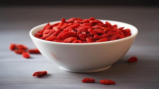 Un bol de baies de goji est posé sur une table.