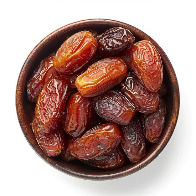 Photo bol en bois avec des dattes, des fruits, un fond blanc