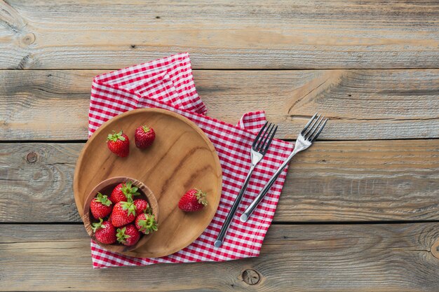 Photo bol de fraises rouges juteuses